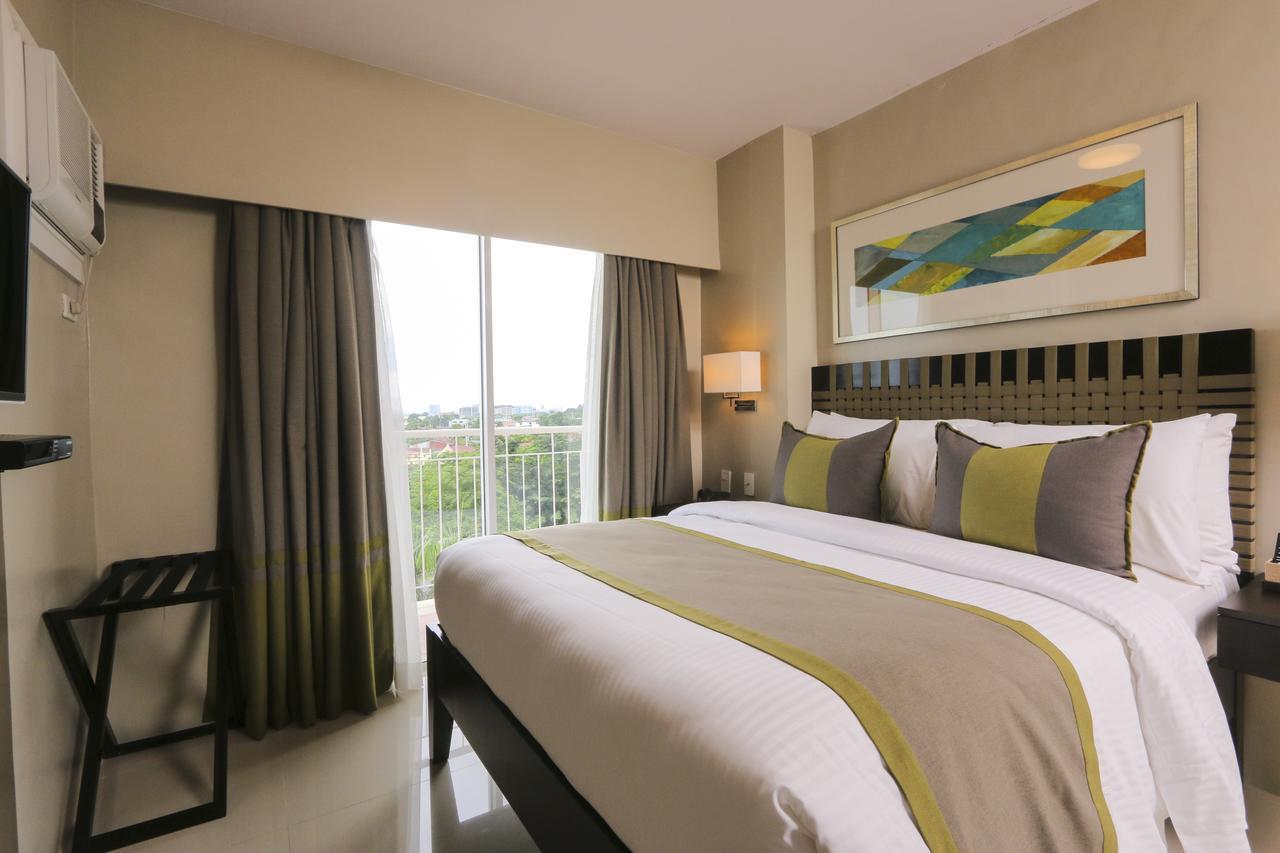 Bellini Suites At Presidio, Lakefront Muntinlupa City Esterno foto