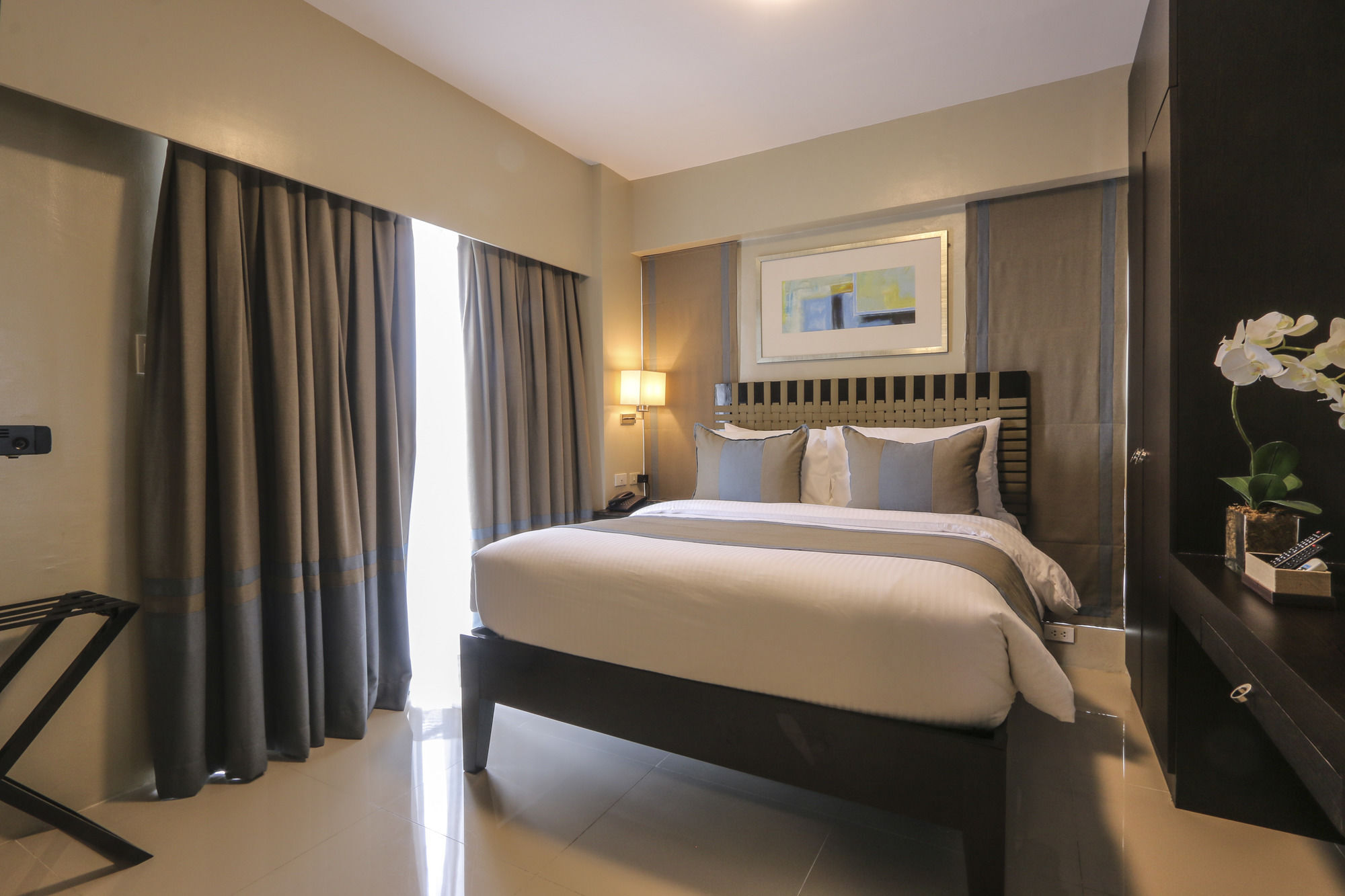 Bellini Suites At Presidio, Lakefront Muntinlupa City Esterno foto