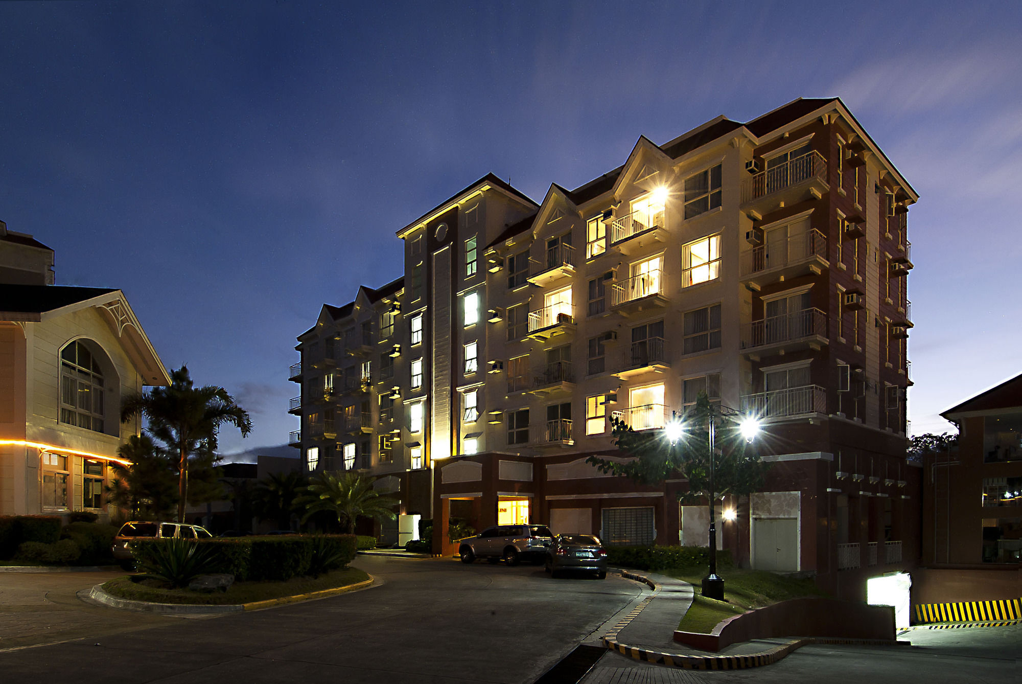 Bellini Suites At Presidio, Lakefront Muntinlupa City Esterno foto