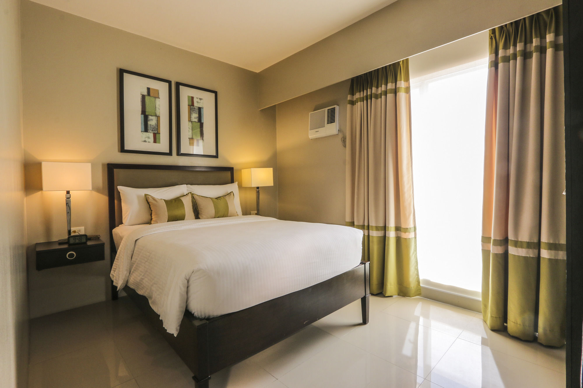 Bellini Suites At Presidio, Lakefront Muntinlupa City Esterno foto